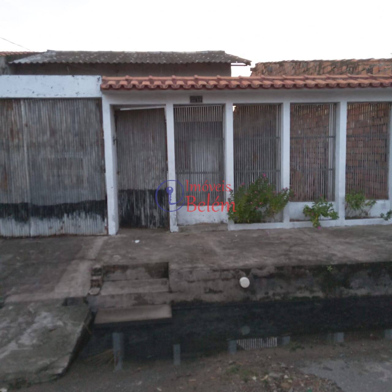 Casa à venda com 2 quartos, 200m² - Foto 2