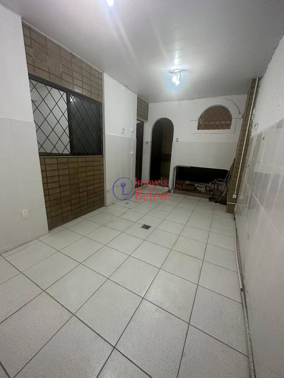 Casa para alugar com 4 quartos, 350m² - Foto 11