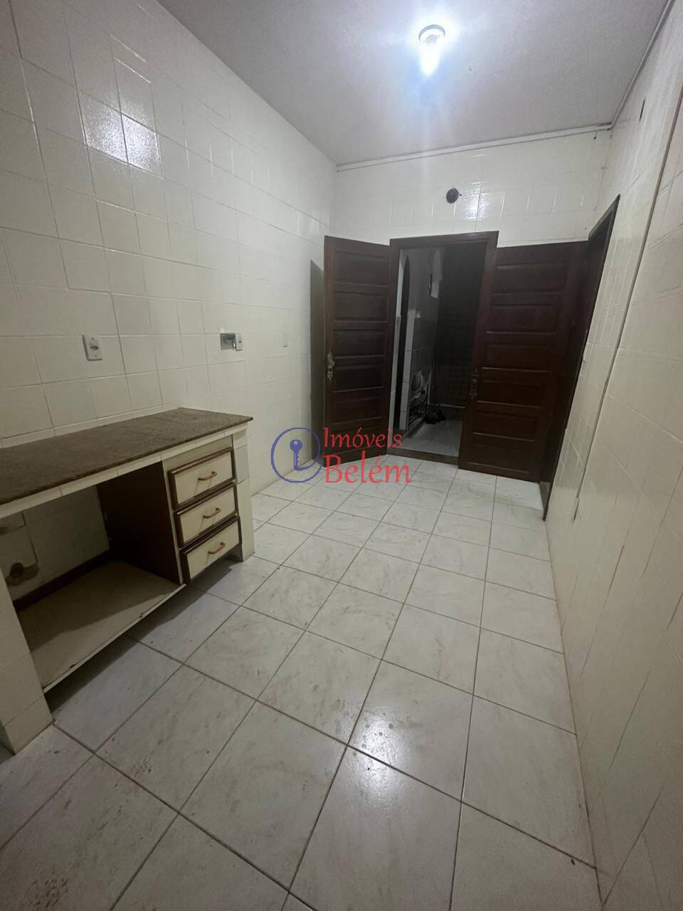 Casa para alugar com 4 quartos, 350m² - Foto 12