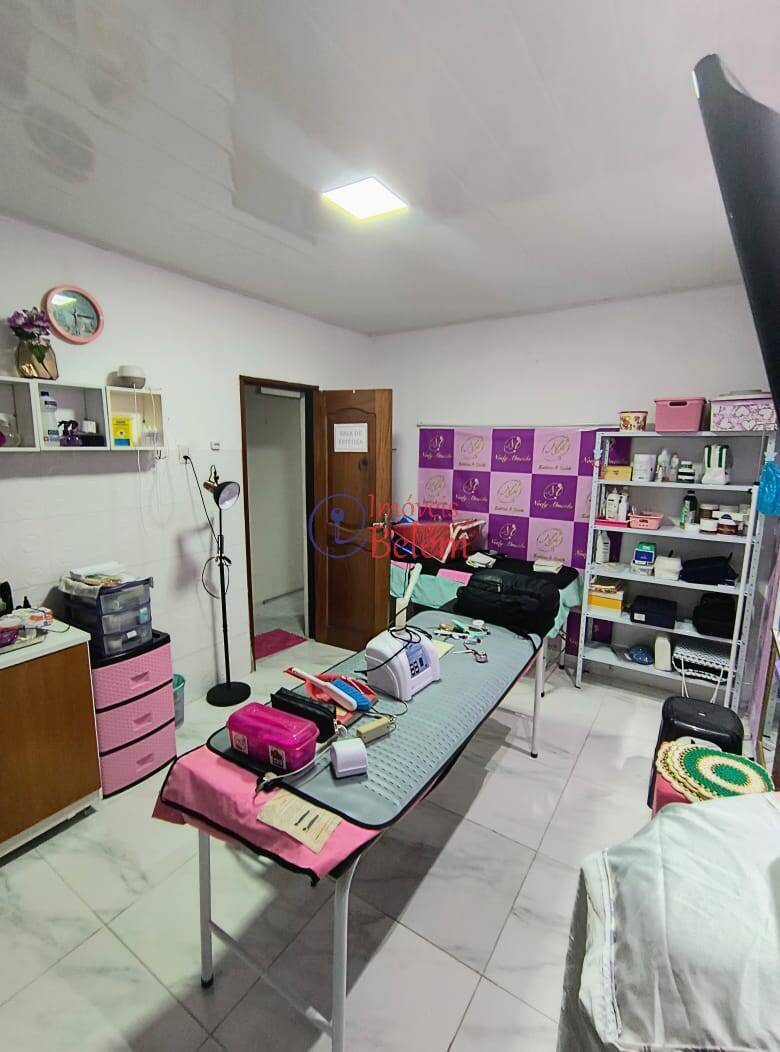 Casa à venda e aluguel com 3 quartos, 250m² - Foto 8